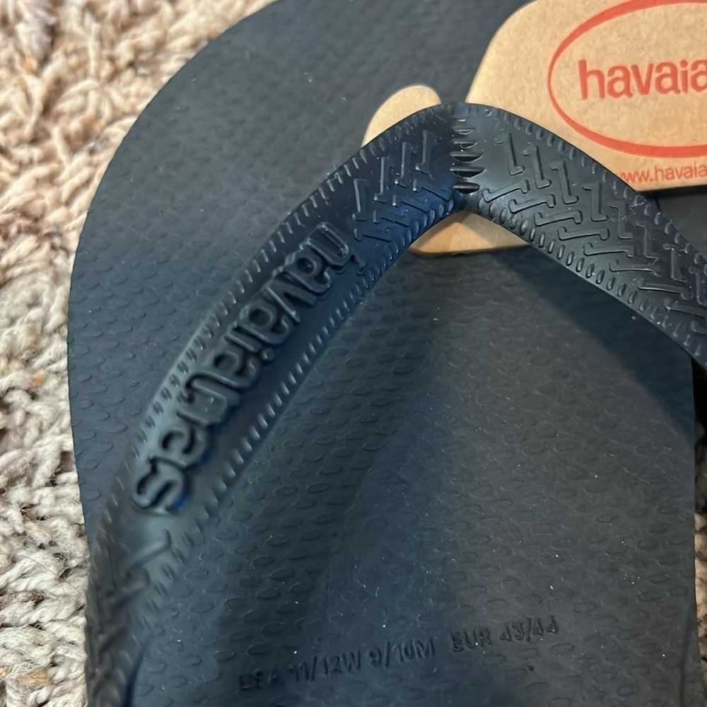 Havaianas Black Classic Thong Flip Flops available in multiple sizes - Picture 4 of 5